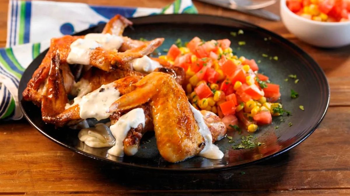 Alitas de pollo con salsa de queso azul