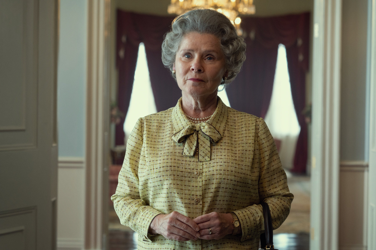 La actriz Imelda Staunton fue elegida para interpretar a la reina Isabel en la temporada entrante.