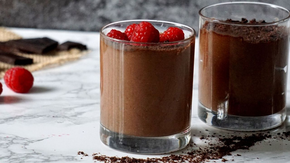 La mousse vegana de chocolate es muy sencilla de hacer y lleva pocos ingredientes. La mousse vegana de chocolate es muy sencilla de hacer y lleva pocos ingredientes. 