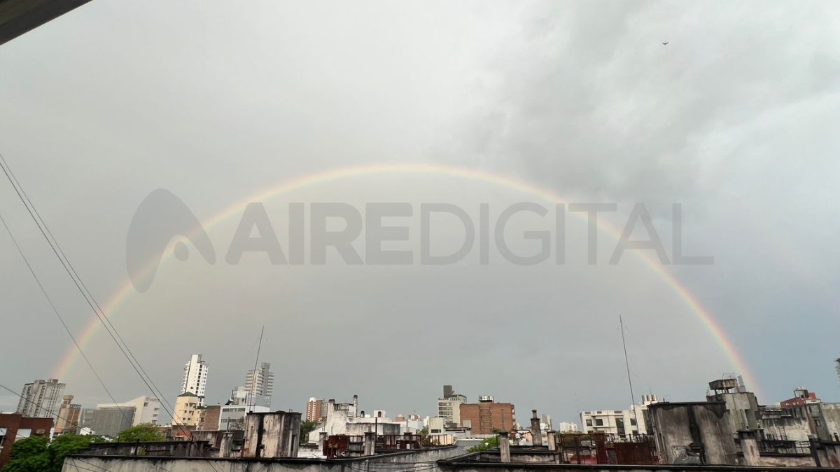 Un arco iris pudo verse en el cielo de Santa Fe. Un arco iris pudo verse en el cielo de Santa Fe.