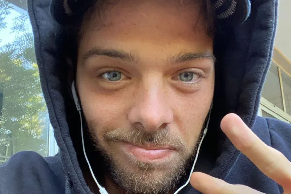 Santi Maratea vive con sus dos perros en su departamento