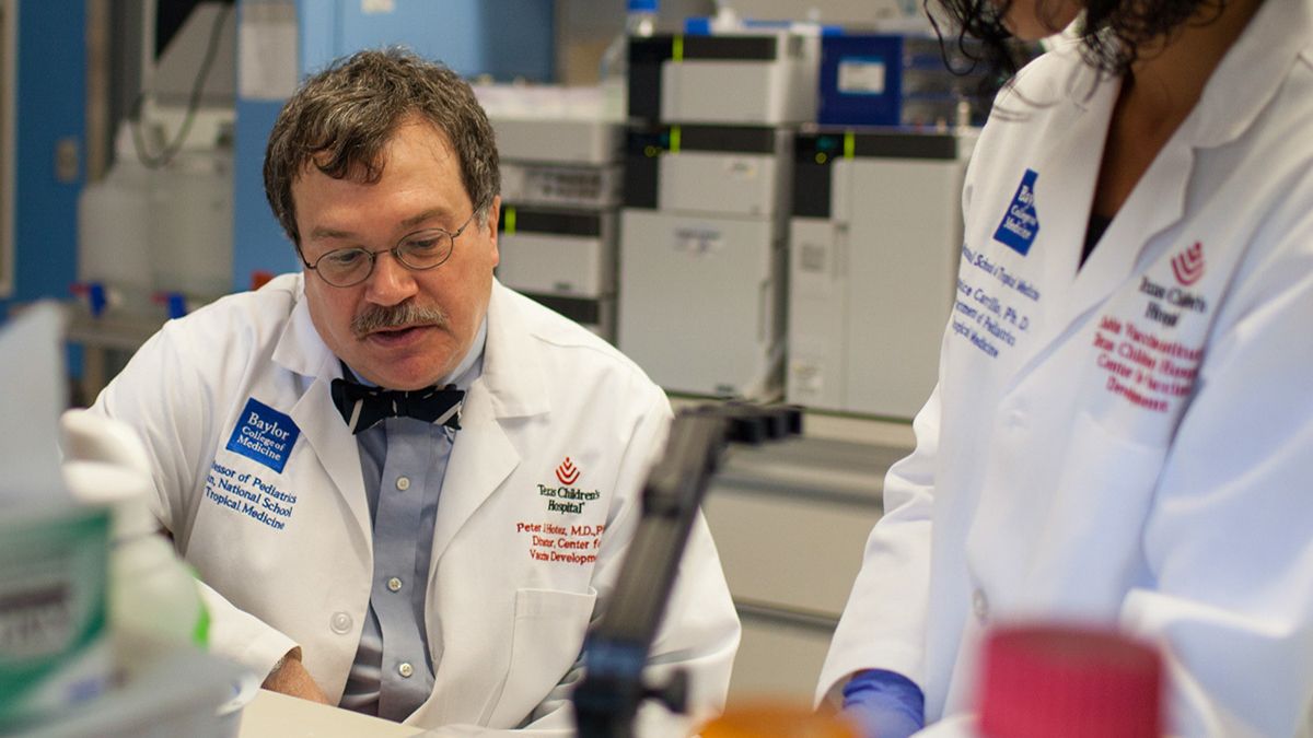 El destacado profesor de pediatría y virología molecular y microbiología de la Universidad de Baylor (Texas