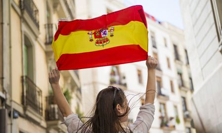 Estos apellidos tienen raíces profundas en España. Estos apellidos tienen raíces profundas en España.