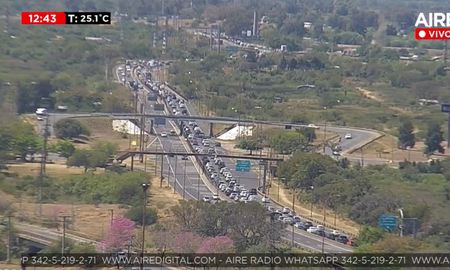 Así se ve el embotellamiento sobre la Ruta Nacional 168 desde las cámaras de AIRE. Así se ve el embotellamiento sobre la Ruta Nacional 168 desde las cámaras de AIRE.