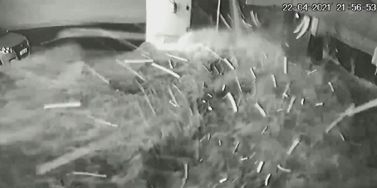 En tanto, tras el hecho el edificio debió ser evacuado y algunas calles de la zona quedaron cerradas durante las tareas de Defensa Civil de Brasil.