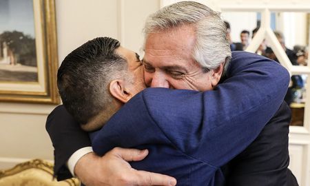 Alberto Fernández despidió a Diego Maradona tras su fallecimiento a los 60 años. Alberto Fernández despidió a Diego Maradona tras su fallecimiento a los 60 años.