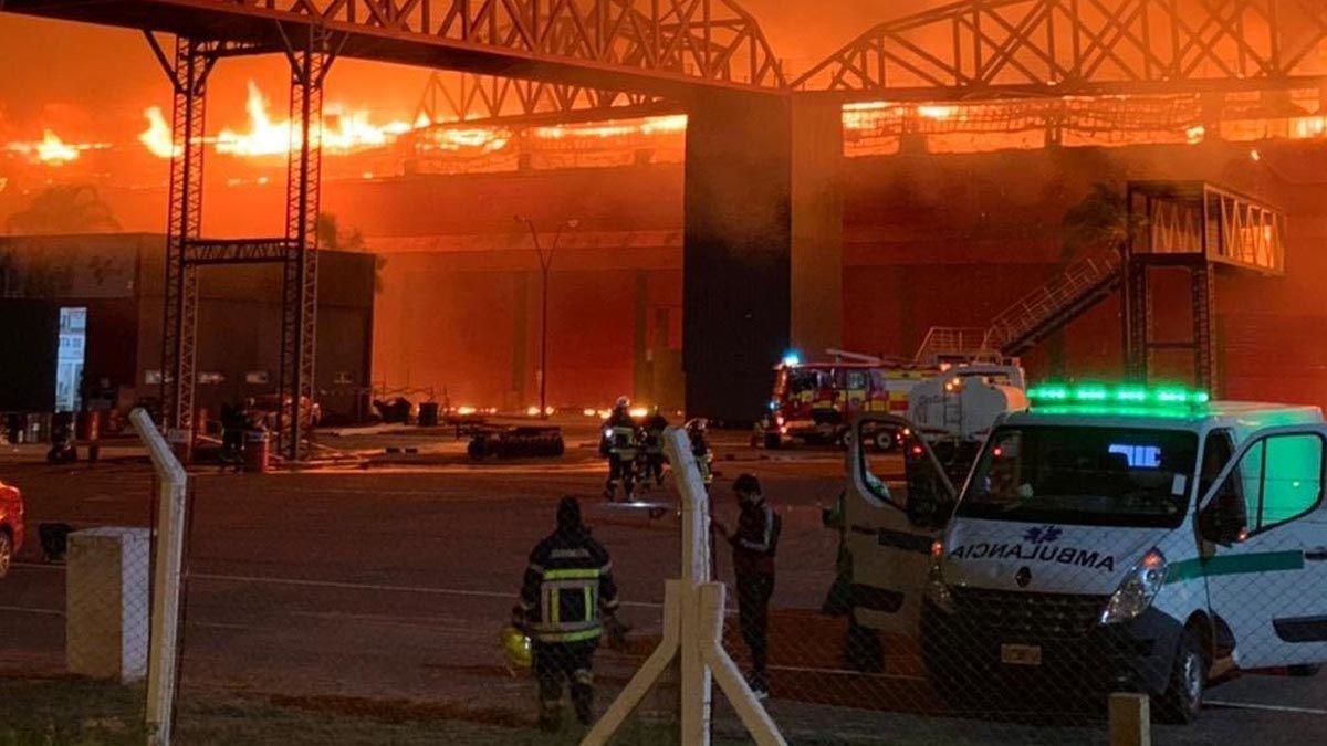El foco ígneo se habría iniciado en la zona de oficinas del autódromo de Termas de Río Hondo y alcanzó grandes dimensiones