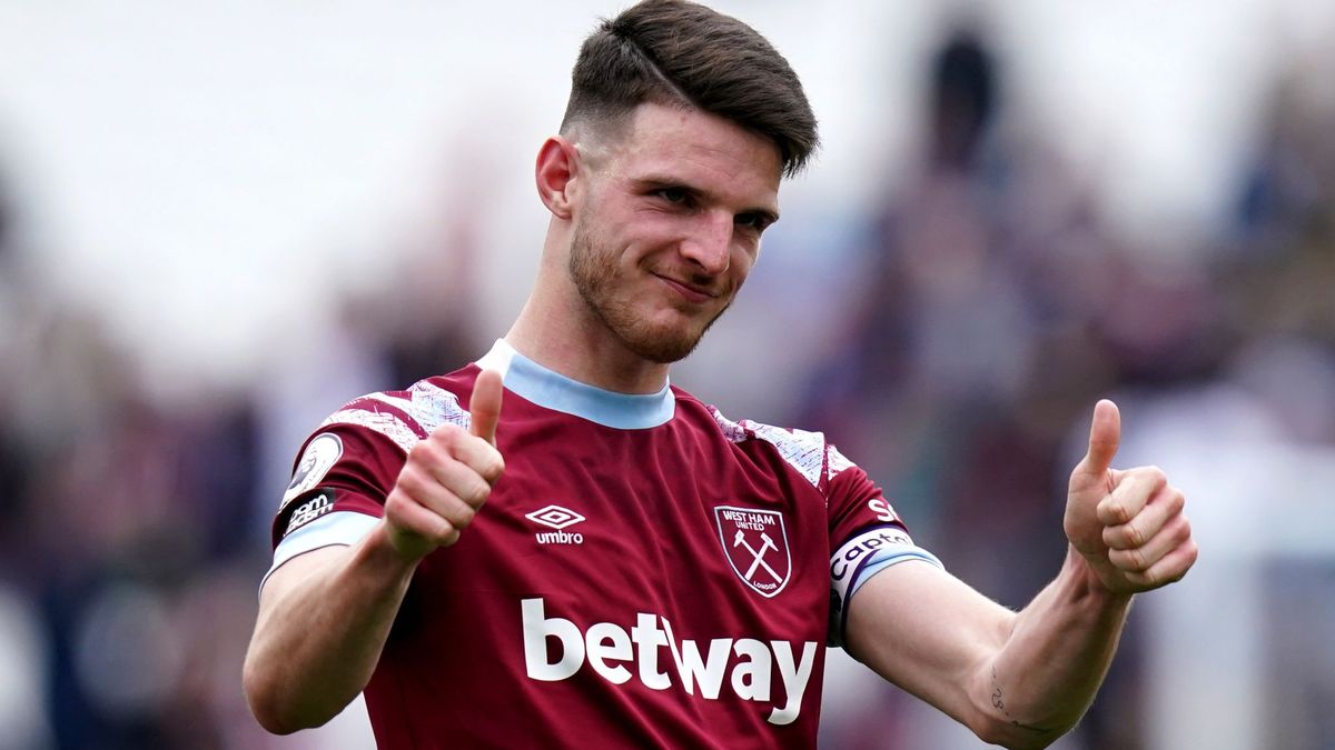 Declan Rice, mediocampista del West Ham, es pretendido por Manchester City y Arsenal, quienes ya realizaron ofertas por el jugador. Declan Rice, mediocampista del West Ham, es pretendido por Manchester City y Arsenal, quienes ya realizaron ofertas por el jugador.