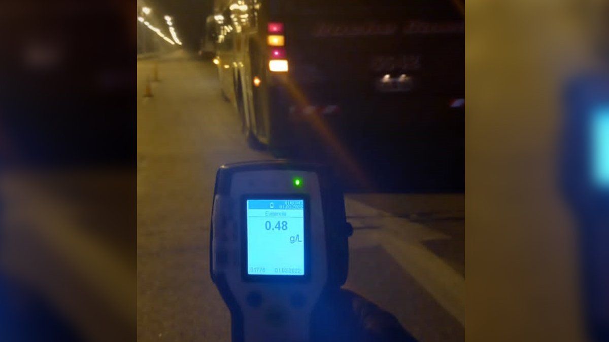 Al conductor se le retuvo la licencia de conducir. 