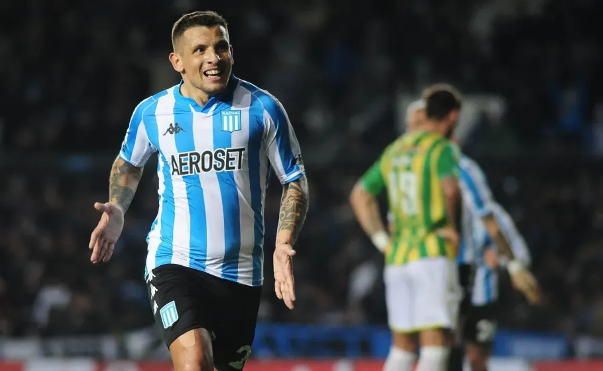 Escandalosa salida de Emiliano Vecchio lo acerca a Unión Española. Escandalosa salida de Emiliano Vecchio lo acerca a Unión Española.