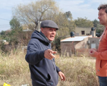 Fernández dialogó con vecinos de la zona del terraplén Garello.