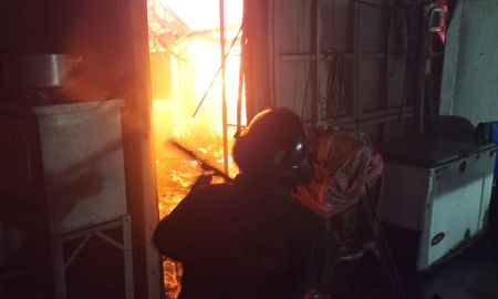 El incendio se produjo el domingo por la noche en una vivienda de Sauce Viejo. El incendio se produjo el domingo por la noche en una vivienda de Sauce Viejo.
