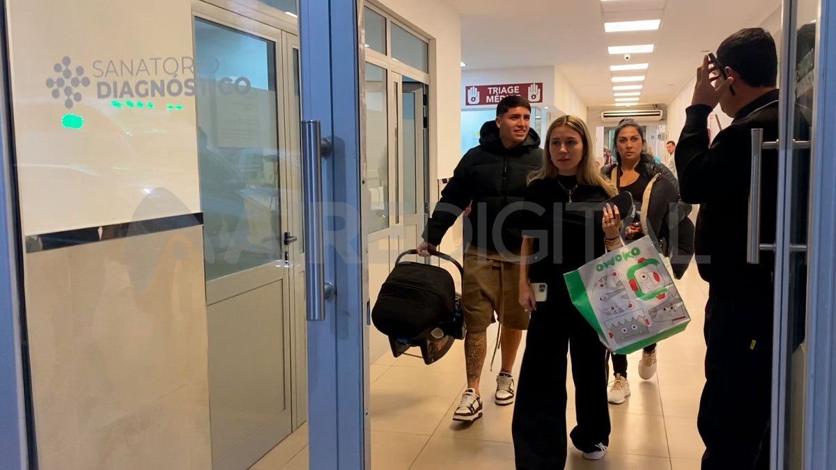 Facundo Farías junto a Angi Olivera y su hijo Valentino.