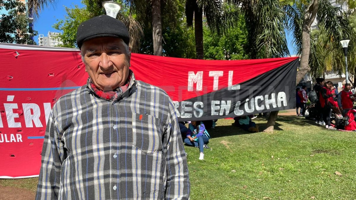 Rubén Sala, referente local del Movimiento Territorial Liberación, participó de la asamblea ciudadana que se hizo en la ciudad de Santa Fe en defensa de la democracia y en repudio al ataque que sufrió el 1 de septiembre la vicepresidenta, Cristina Fernández de Kirchner.