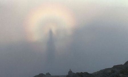 salen a escalar el dia del ano nuevo y se topan con un fantasma (pero la ciencia da una explicacion) salen a escalar el dia del ano nuevo y se topan con un fantasma (pero la ciencia da una explicacion)