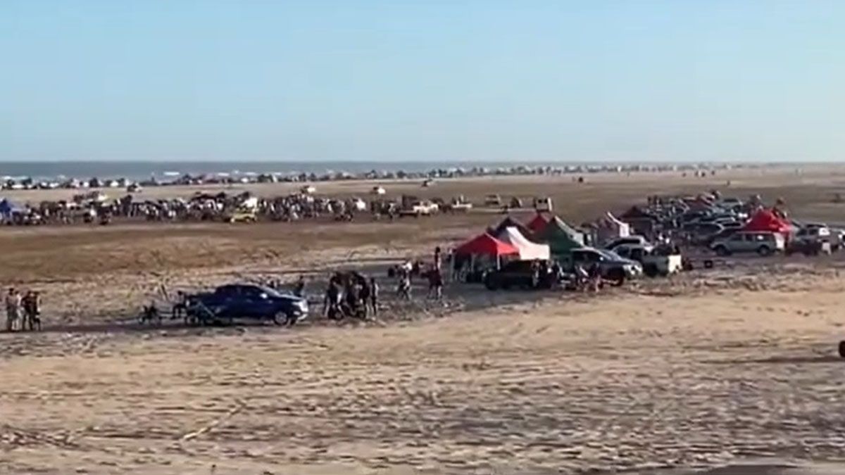 Video: un muerto y tres heridos en un choque entre una moto y un cuatriciclo en los médanos