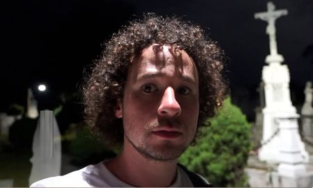 El influencer Luisito Comunica logró captar un fantasma en su último video El influencer Luisito Comunica logró captar un fantasma en su último video