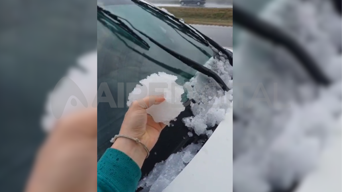 Intensa caída de granizo esponjoso en la autopista Rosario - Santa Fe a la altura de Santo Tomé y distintas localidades de la provincia.