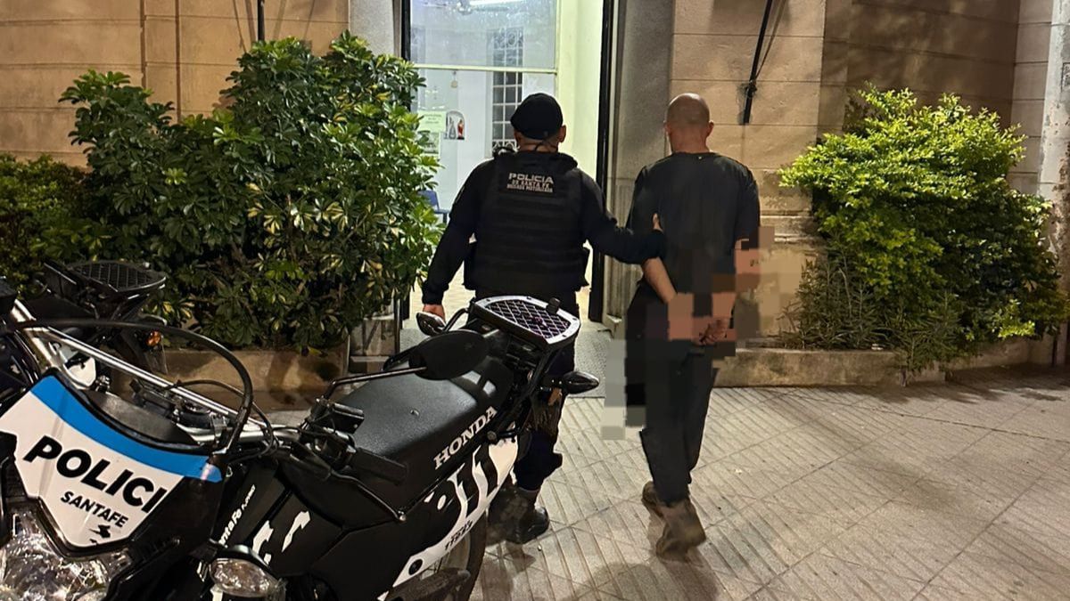 Un hombre de 33 años fue aprehendido por merodear con un arma blanca la zona de barrio Mariano Comas.