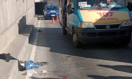 Un delincuente fue atropellado por un colectivo mientras escapaba de la policía en Córdoba. Un delincuente fue atropellado por un colectivo mientras escapaba de la policía en Córdoba.