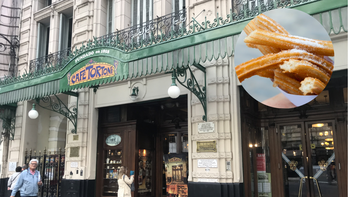 Un japonés fue al Tortoni, pidió un café irlandés con un churro y mostró cuánto gastó