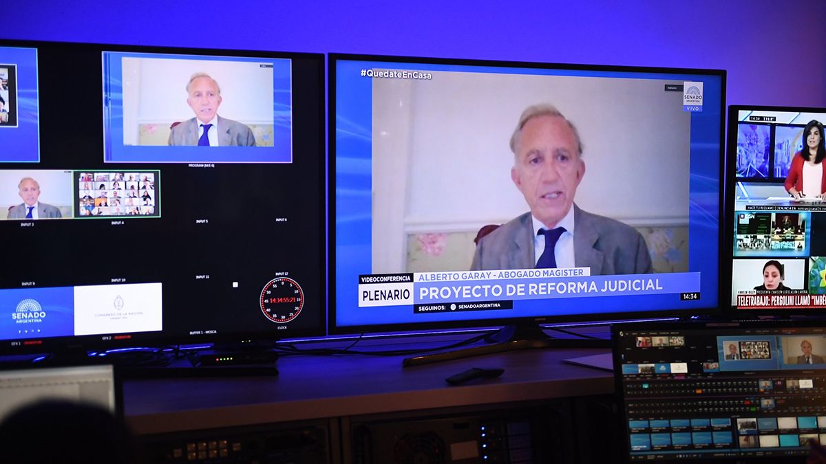 A trav&eacute;s de&nbsp;videoconferencias