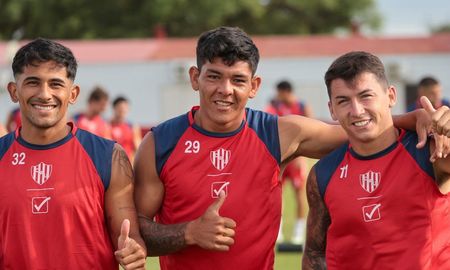 Leonardo Madelón ya tiene la lista de viajeros para instalarse en Montevideo y continuar con la segunda etapa de la pretemporada de Unión. Leonardo Madelón ya tiene la lista de viajeros para instalarse en Montevideo y continuar con la segunda etapa de la pretemporada de Unión.