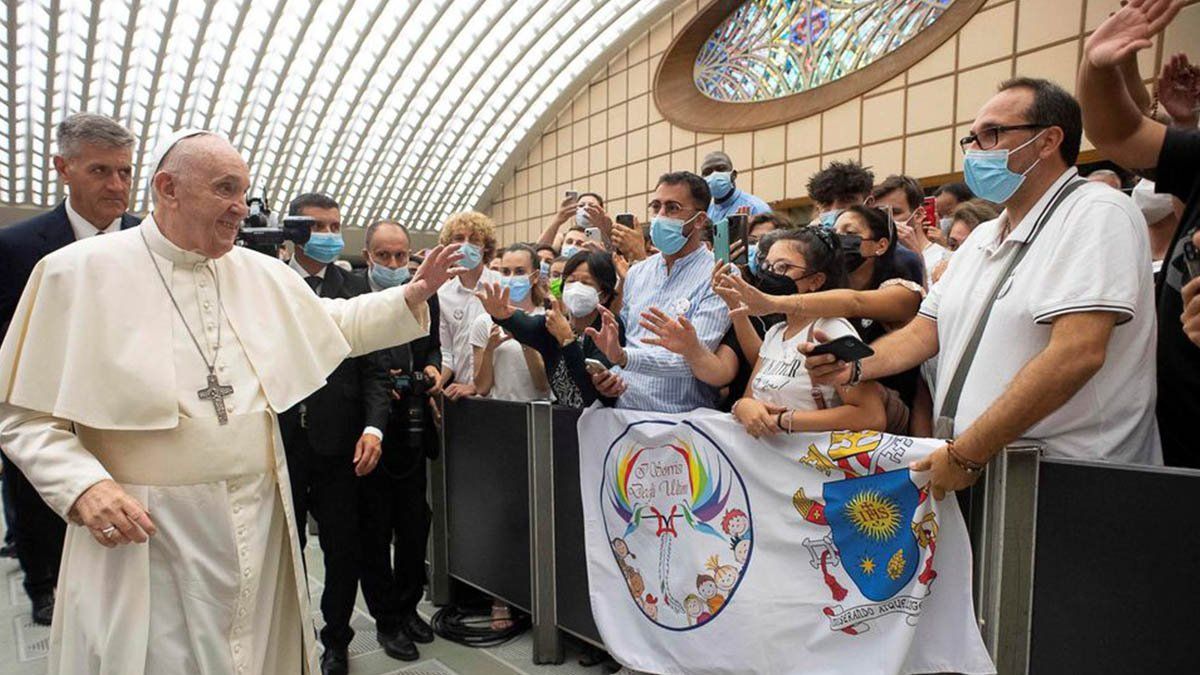El pontífice encabezó este miércoles la primera audiencia con público en la histórica plaza vaticana por primera vez desde el 26 de febrero de 2020