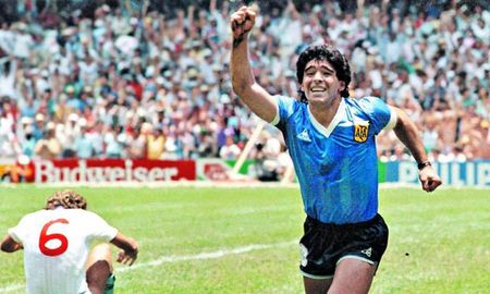 Hace 36 años Diego Armando Maradona hacía el gol del siglo en el mítico estadio Azteca Hace 36 años Diego Armando Maradona hacía el gol del siglo en el mítico estadio Azteca