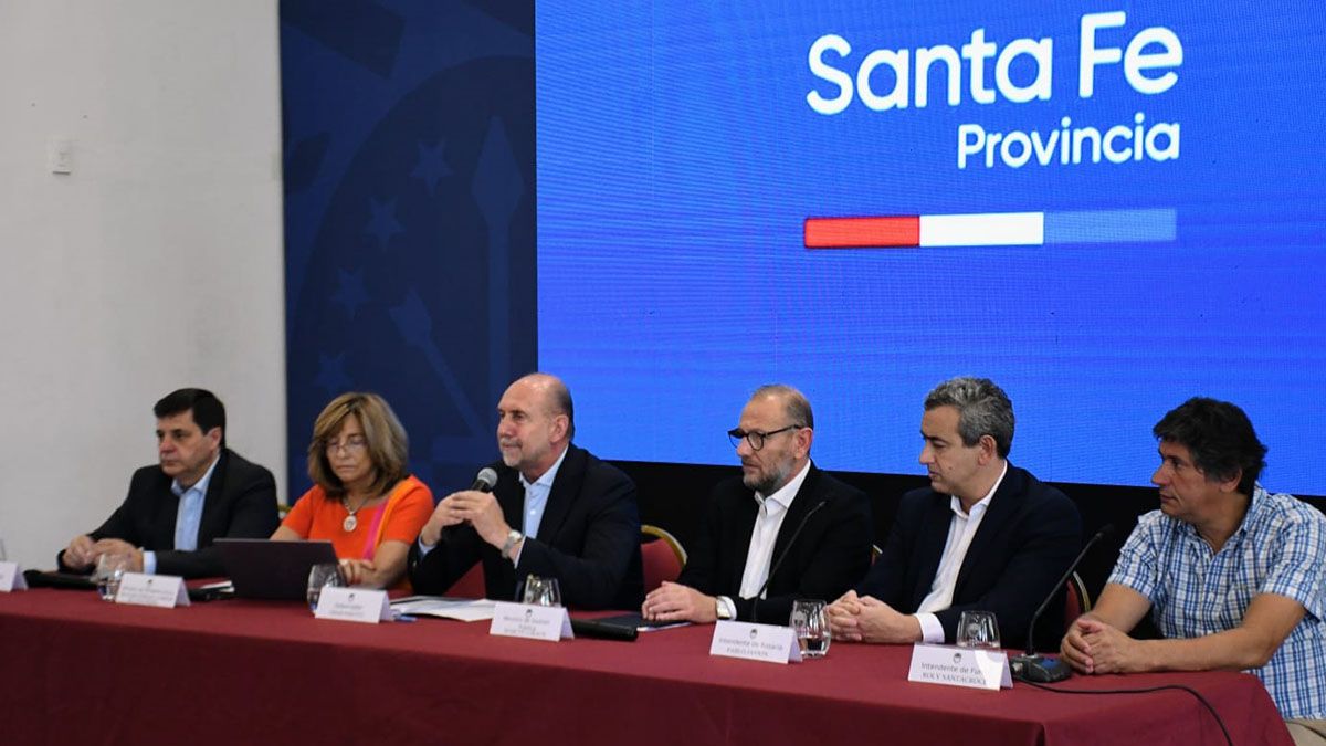 El gobierno provincial puso sobre la mesa un paquete de obras públicas que cotizó en 50 mil millones para Rosario y Funes.
