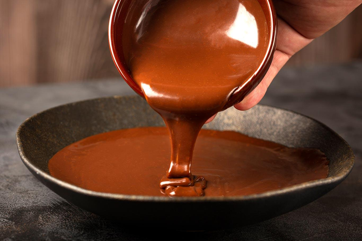 La receta de Tefi Russo para ganache de chocolate amargo es clásica e infalible. La receta de Tefi Russo para ganache de chocolate amargo es clásica e infalible.