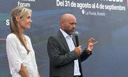 Gerogina Losada y Gustavo Puccini durante el acto celebrado en Expoagro. Gerogina Losada y Gustavo Puccini durante el acto celebrado en Expoagro.