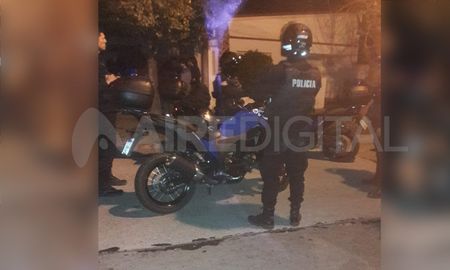 Una violenta entradera se produjo cerca de las 22 del pasado jueves 5 de agosto en una casa ubicada en Derqui 1900. Una violenta entradera se produjo cerca de las 22 del pasado jueves 5 de agosto en una casa ubicada en Derqui 1900.
