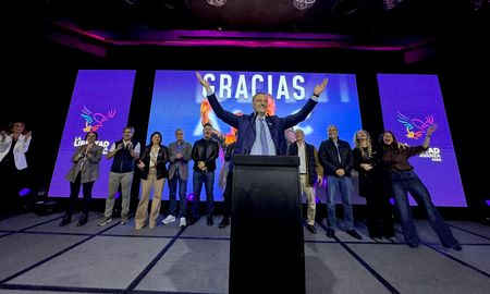 Con la victoria de Manuel Adorni, el nuevo reparto en la legislatura porteña quedó conformado por cinco espacios políticos. Con la victoria de Manuel Adorni, el nuevo reparto en la legislatura porteña quedó conformado por cinco espacios políticos.
