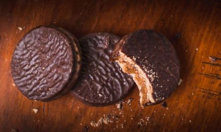 La Anmat prohibió la venta de un alfajor de chocolate falso. La Anmat prohibió la venta de un alfajor de chocolate falso.