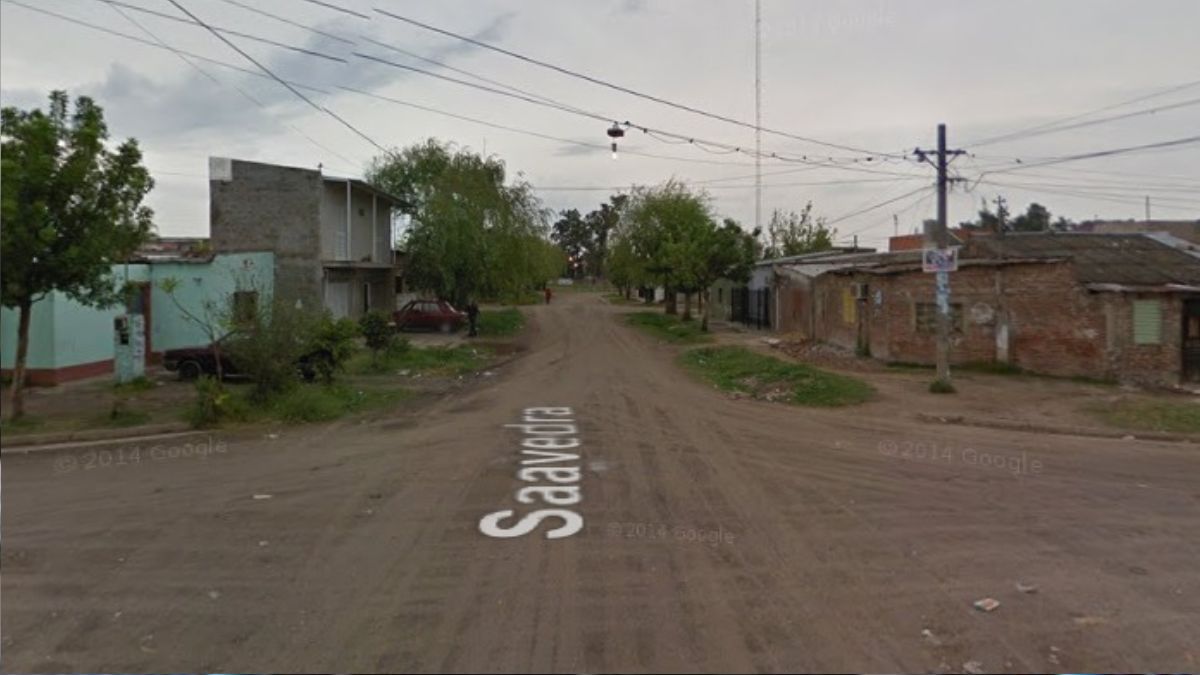 Lo balearon, esperó a la policía sentado en una silla plástica y terminó internado en el Cullen