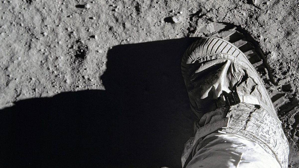 La foto original del pie de Aldrin en la Luna. La primera huella registrada en 1969.