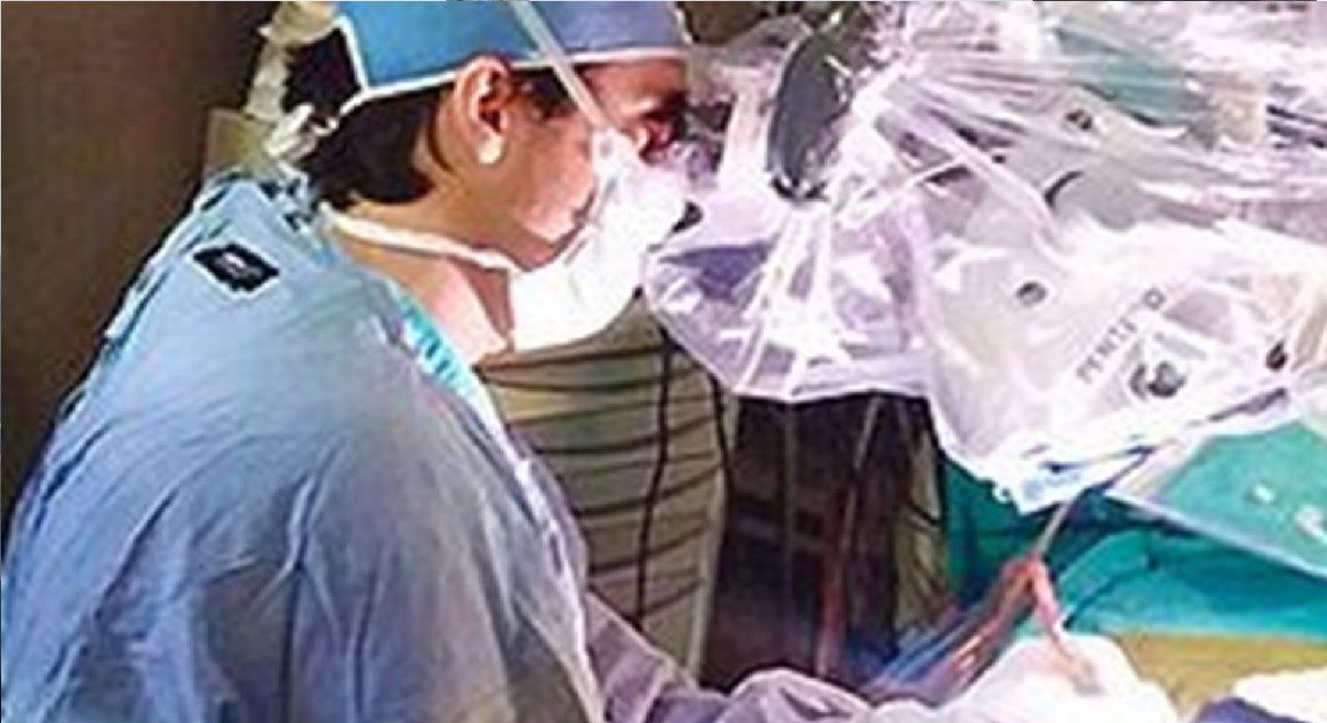 El neurocirujano Rubino que operó a Maradona admira al 10 y es fanático de Atlético Tucumán