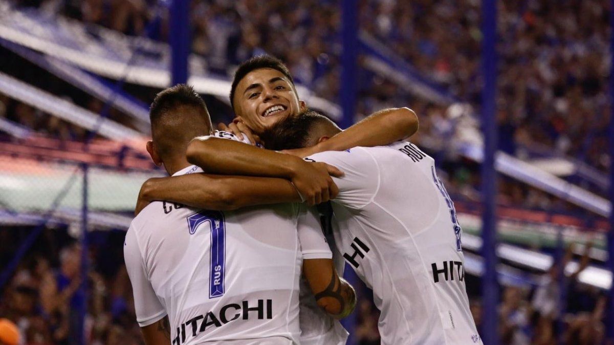 Vélez doblegó a Argentinos y se afirma en el tercer puesto de la Superliga
