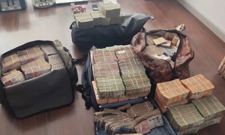 Una de las críticas que recibió la iniciativa fue la estrecha relación entre el blanqueo y el delito organizado, sobre todo el narcotráfico. Una de las críticas que recibió la iniciativa fue la estrecha relación entre el blanqueo y el delito organizado, sobre todo el narcotráfico.