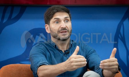 Maximiliano Pullaro inicia su gestión como gobernador de Santa Fe en un contexto nacional de absoluta incertidumbre sobre lo que pueda suceder a nivel económico y social. Maximiliano Pullaro inicia su gestión como gobernador de Santa Fe en un contexto nacional de absoluta incertidumbre sobre lo que pueda suceder a nivel económico y social.