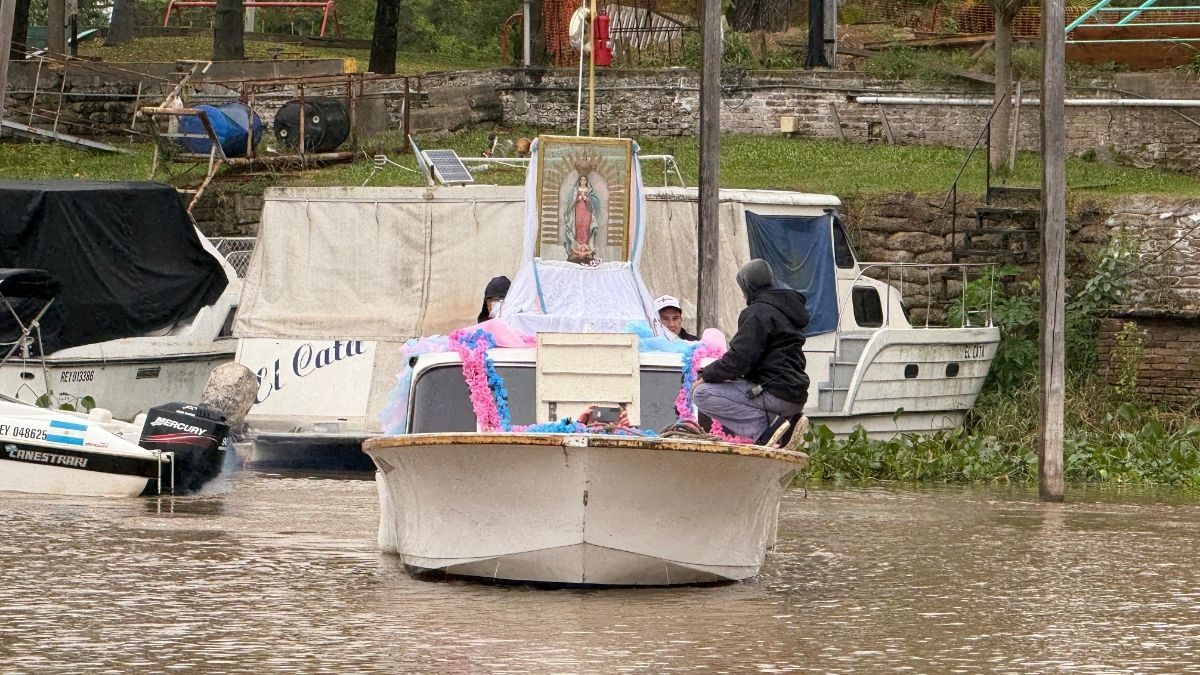 La ciudad de Santa Fe vivió este domingo una nueva edición de la procesión náutica de la Virgen de Guadalupe