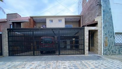 Entraron a robar a varios departamentos de barrio Guadalupe, se llevaron bicicletas y los vecinos los corrieron: 