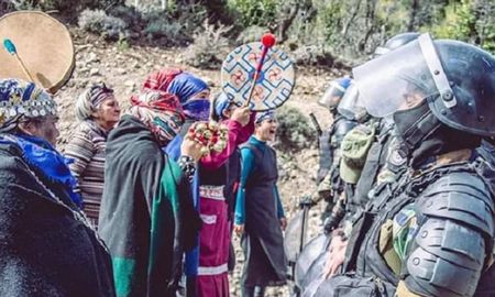 La Asamblea Permanente por los Derechos Humanos (APDH), la Asamblea de los Pueblos, la Coordinadora contra la represión policial e institucional (Correpi) y partidos de izquierda denunciaron una feroz represión de la policía rionegrina. La Asamblea Permanente por los Derechos Humanos (APDH), la Asamblea de los Pueblos, la Coordinadora contra la represión policial e institucional (Correpi) y partidos de izquierda denunciaron una feroz represión de la policía rionegrina.