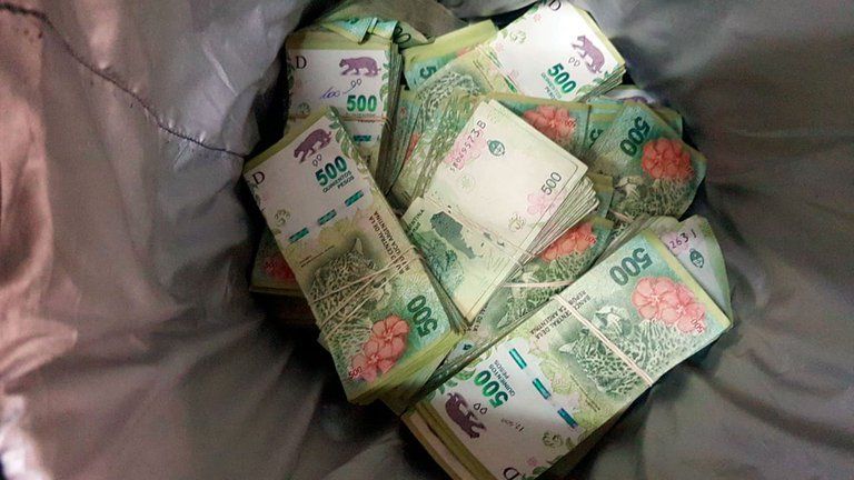 Parte del dinero que se incautó