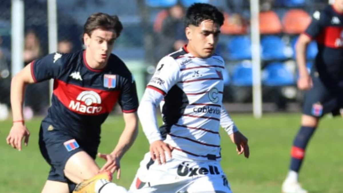 Los dos goles del equipo local fueron de pelota parada. Los dos goles del equipo local fueron de pelota parada.
