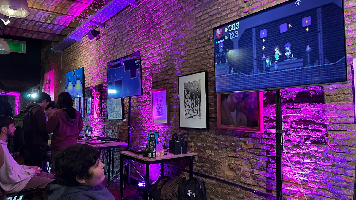 La integraci&oacute;n entre narrativa, m&uacute;sica y arte digital convierte a la producci&oacute;n de videojuegos en un trabajo multidisciplinario con aplicaci&oacute;n directa en sectores de formaci&oacute;n y comunicaci&oacute;n.