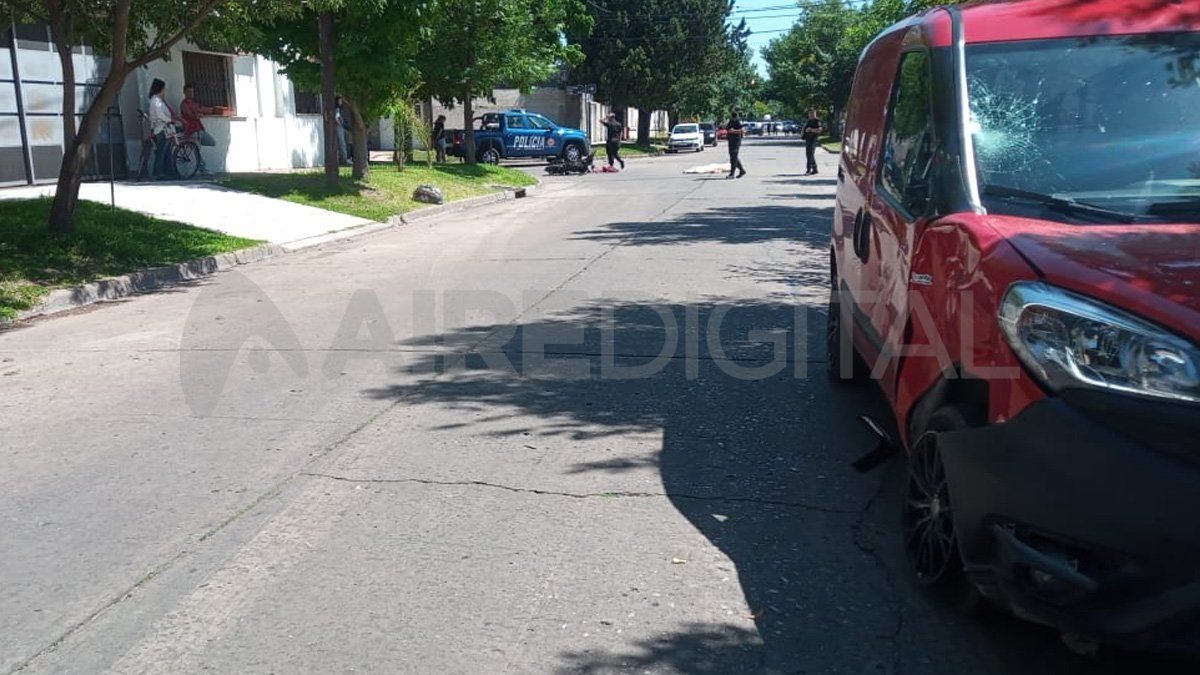 Murió un motociclista de 16 años tras chocar con una camioneta.