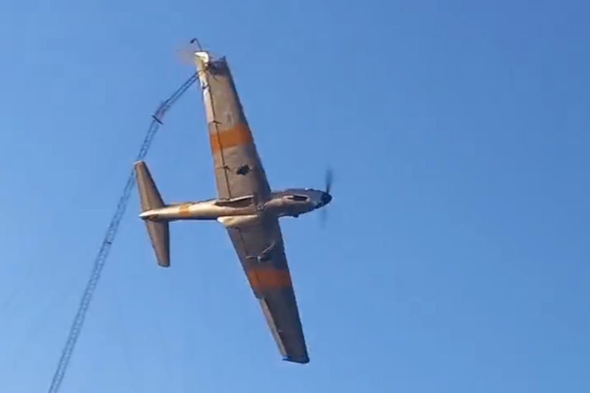 Un avión chocó con una antena en un festival aéreo en Bragado