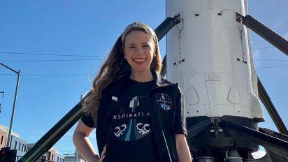Hayley Arceneaux, de 29 años, será la segunda civil en viajar al espacio sin costo. El turismo espacial es una realidad.